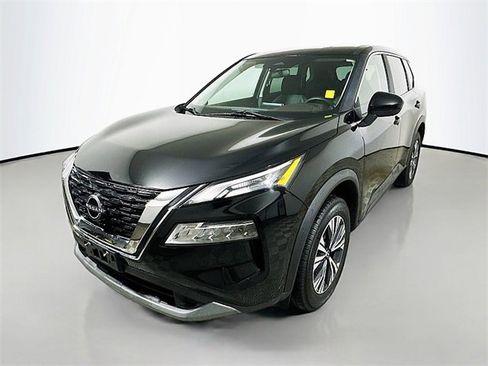 Used 2023 Nissan Rogue SV image 3