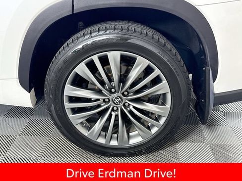 Certified 2021 Toyota Highlander Platinum AWD/4WD image 4