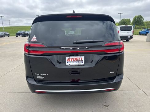 New 2027 Chrysler Pacifica Select AWD/4WD image 36
