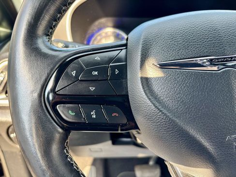 Used 2020 Chrysler Pacifica Touring-L AWD/4WD image 33