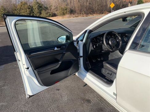 Used 2017 Volkswagen Golf 4-Door image 33