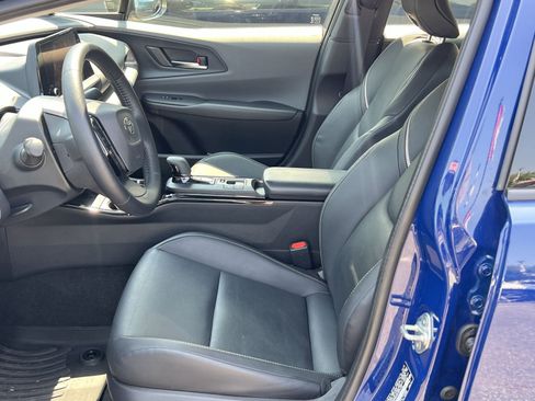 Used 2025 Toyota Prius XLE AWD/4WD image 11