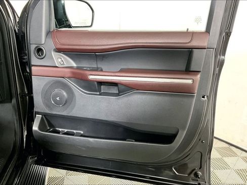 Used 2023 Ford Expedition Limited image 24