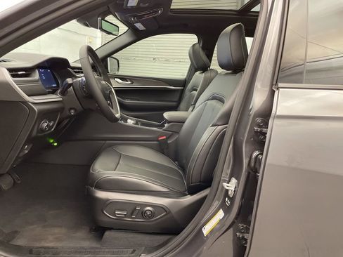 New 2025 Jeep Grand Cherokee L Limited w/ Luxury Tech Group II image 18