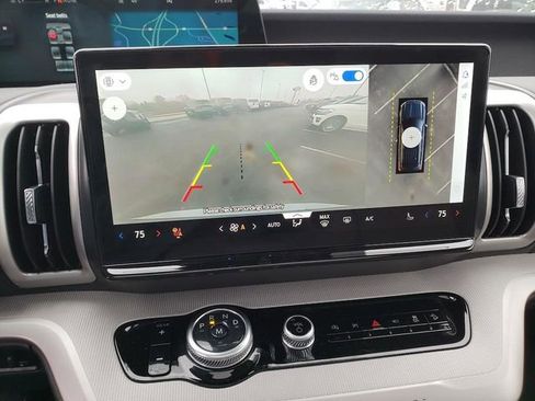 New 2025 Ford Expedition Active image 28