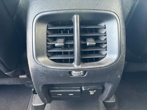 Used 2019 Jeep Cherokee Limited AWD/4WD image 31