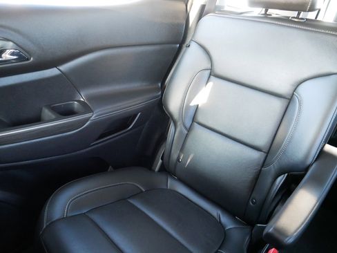 Certified 2023 GMC Acadia SLT w/ Elevation Edition image 12