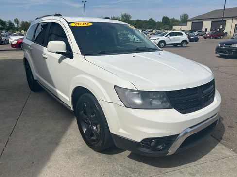 Used 2019 Dodge Journey Crossroad FWD image 3