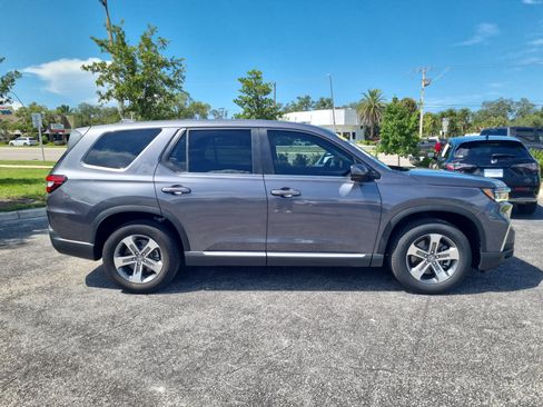 Used 2025 Honda Pilot EX-L image 8