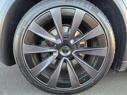 Used 2022 Tesla Model X Plaid image 17