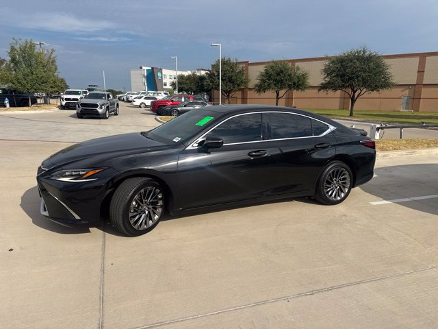 Used 2025 Lexus ES 300h w/ Luxury Package FWD image 6