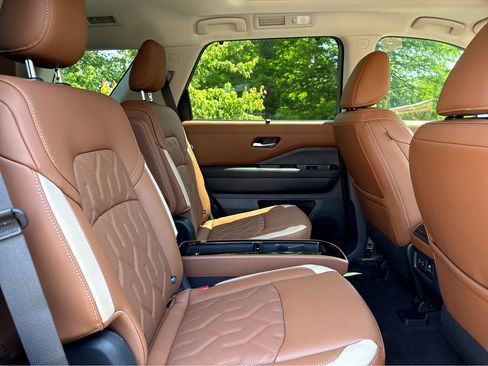 New 2026 Nissan Pathfinder Platinum FWD image 19