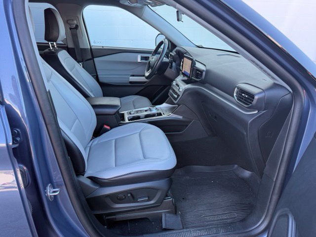 Used 2021 Ford Explorer XLT w/ Equipment Group 202A AWD/4WD image 22