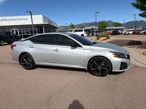 Used 2024 Nissan Altima 2.5 SR w/ SR Premium Package AWD/4WD image 12