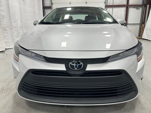 Used 2025 Toyota Corolla LE image 2