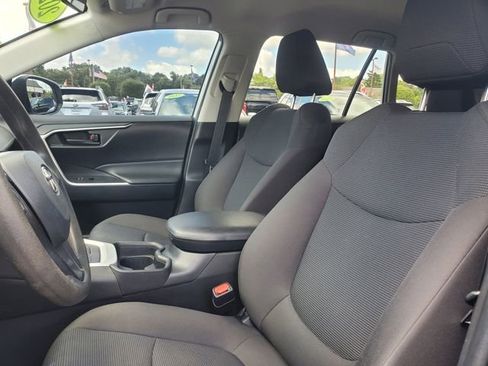 Used 2020 Toyota RAV4 LE image 12