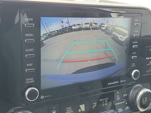 Used 2021 Toyota Highlander LE FWD image 9