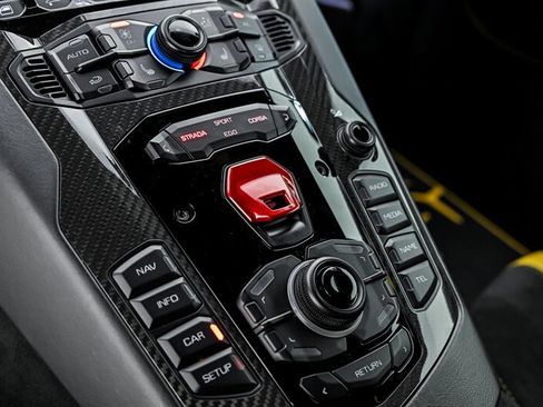 Used 2021 Lamborghini Aventador SVJ AWD/4WD image 36
