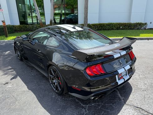 Used 2022 Ford Mustang Shelby GT500 w/ Carbon Fiber Track Pack RWD image 14
