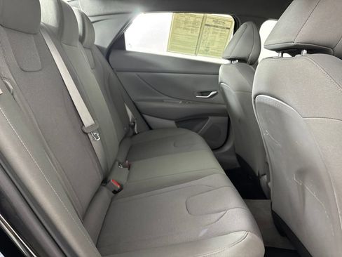 Used 2025 Hyundai Elantra SE FWD image 27