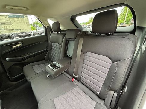 New 2024 Ford Edge SE w/ Black Appearance Package image 16