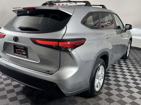 Used 2023 Toyota Highlander LE FWD image 7