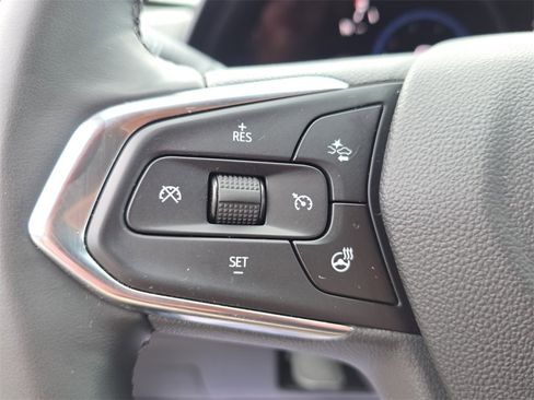 Used 2025 Chevrolet Trax LT w/ LT Convenience Package image 33