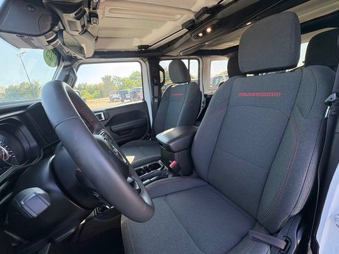 Used 2025 Jeep Wrangler Unlimited Rubicon AWD/4WD image 13