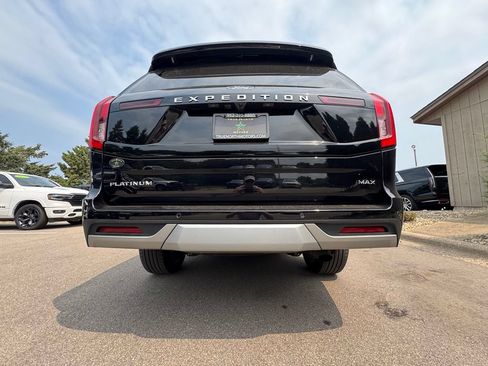 Used 2025 Ford Expedition Max Platinum w/ Platinum Ultimate Package AWD/4WD image 10