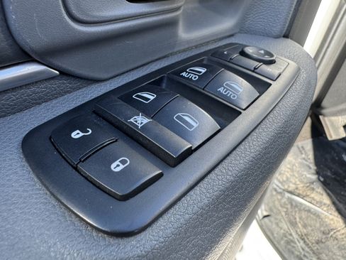 Used 2017 RAM 1500 Classic SLT w/ Luxury Group image 10