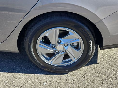 Used 2024 Hyundai Elantra SE image 38