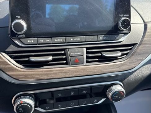 Used 2025 Nissan Altima 2.5 SV FWD image 18