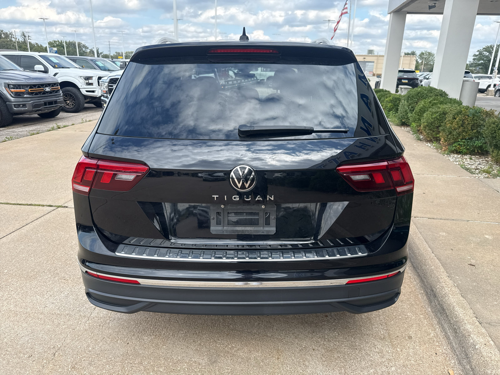 Used 2024 Volkswagen Tiguan Wolfsburg Edition FWD image 25