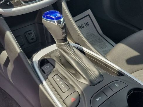 Used 2017 Chevrolet Volt LT w/ Comfort Package FWD image 33