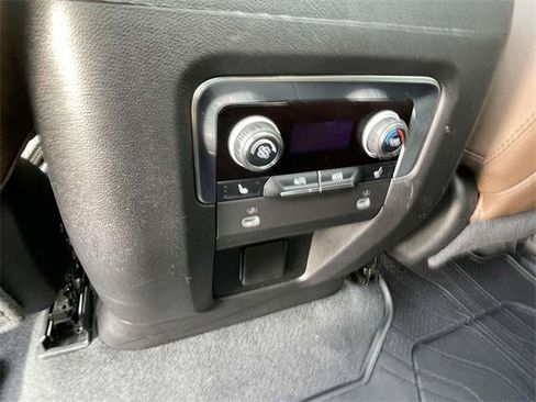 Certified 2024 Chevrolet Suburban High Country image 12