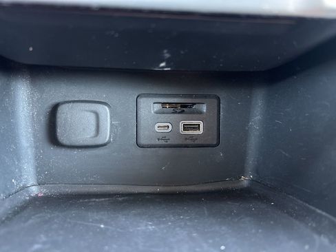 Used 2023 GMC Acadia SLT AWD/4WD image 18