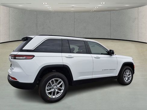 New 2026 Jeep Grand Cherokee Laredo image 5
