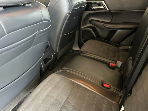 Used 2024 Mitsubishi Outlander SE image 13