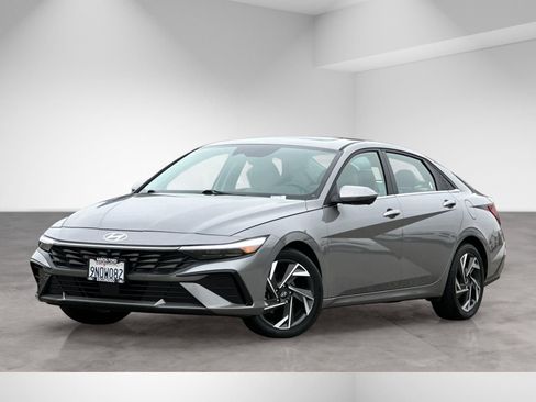 Used 2024 Hyundai Elantra Limited FWD image 2
