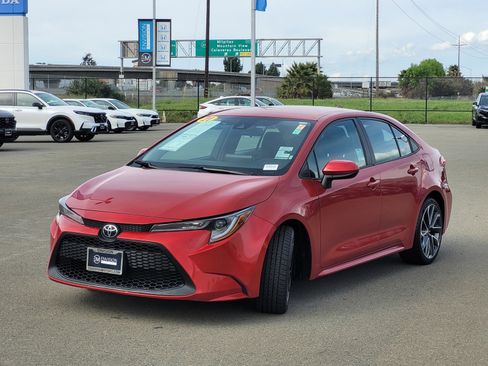 Used 2021 Toyota Corolla LE image 8