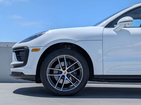 Certified 2024 Porsche Macan AWD/4WD image 9