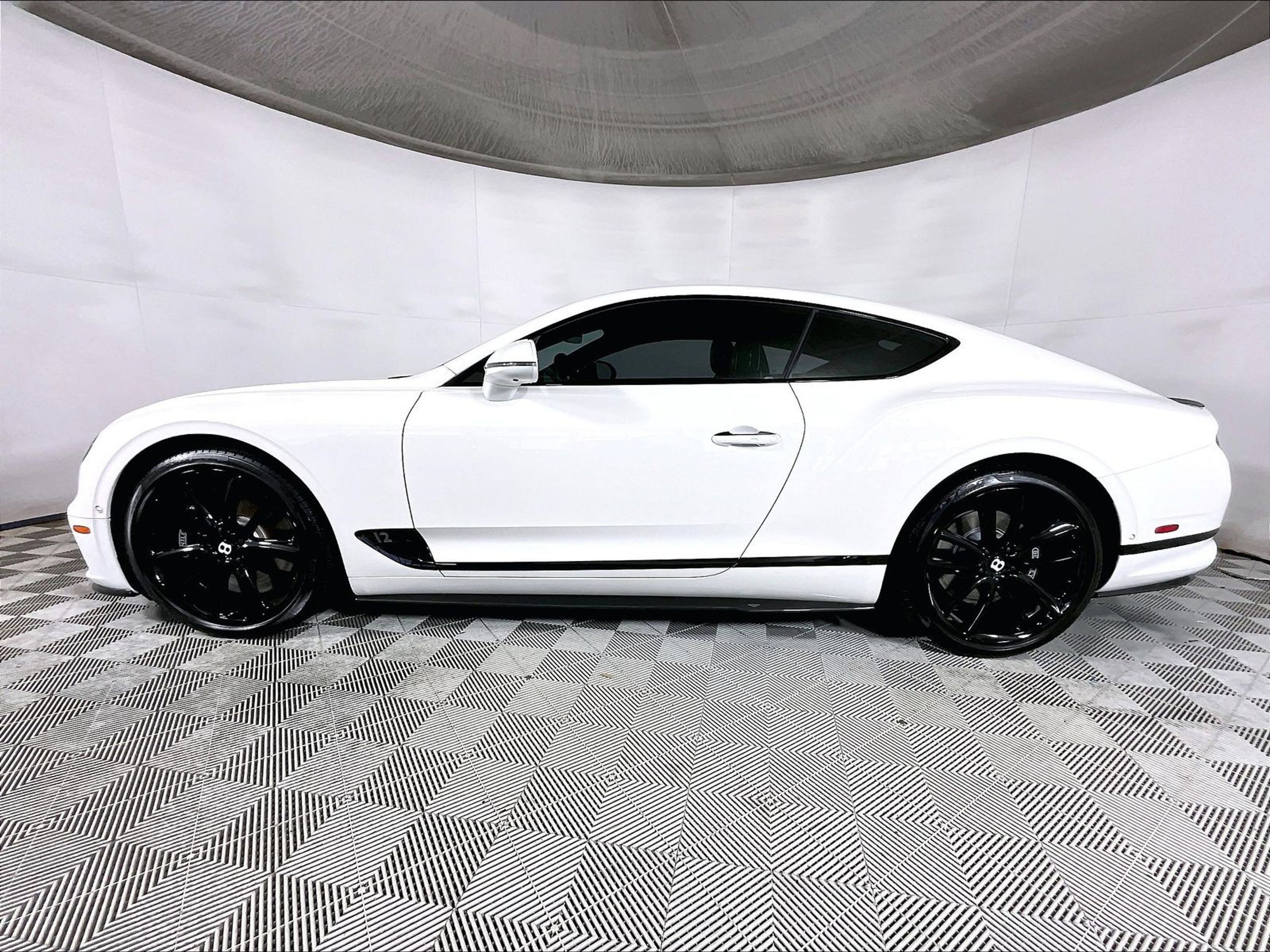Used 2021 Bentley Continental GT Mulliner AWD/4WD image 2