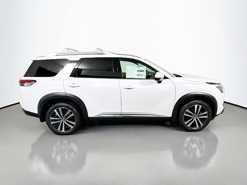 New 2025 Nissan Pathfinder Platinum w/ Cargo Package image 8