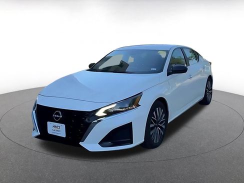 Used 2025 Nissan Altima 2.5 SV FWD image 7