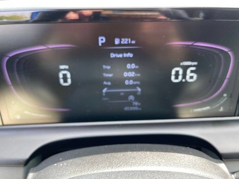 Used 2024 Kia Seltos LX AWD/4WD image 8