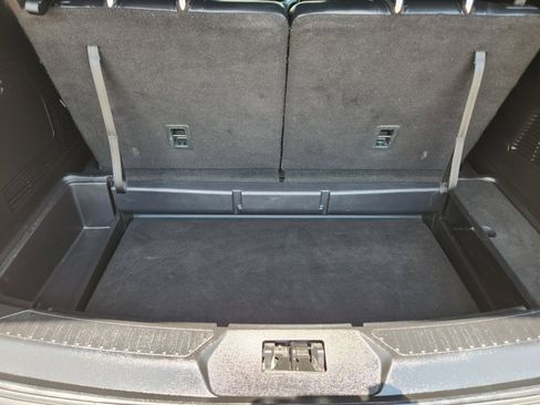 Used 2020 Ford Explorer XLT w/ Equipment Group 202A RWD image 25