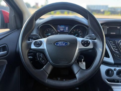 Used 2014 Ford Focus SE FWD image 24