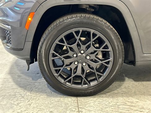 Used 2024 Jeep Grand Cherokee L Summit image 11