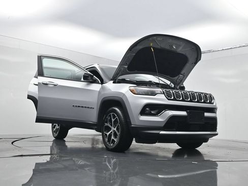 Used 2024 Jeep Compass Limited AWD/4WD image 30