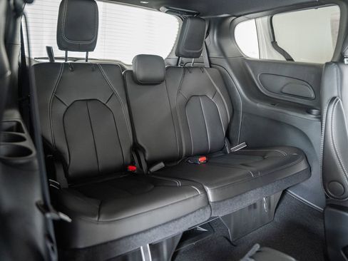 New 2026 Chrysler Pacifica Select AWD/4WD image 32